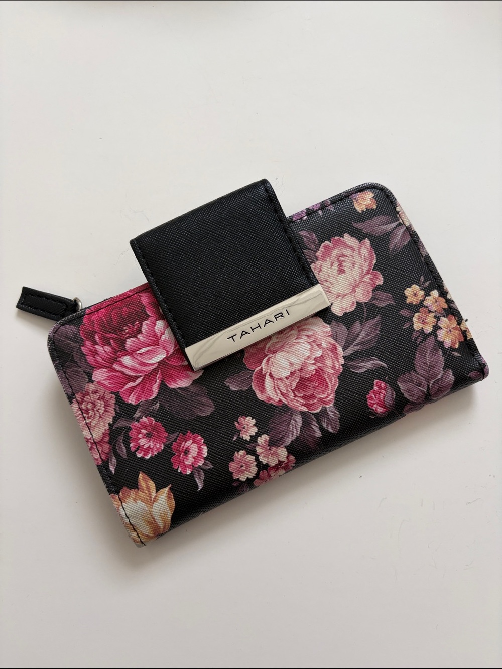 Tahari Women’s Floral Bifold Clasp Closure Wallet Clutch Coin Purse